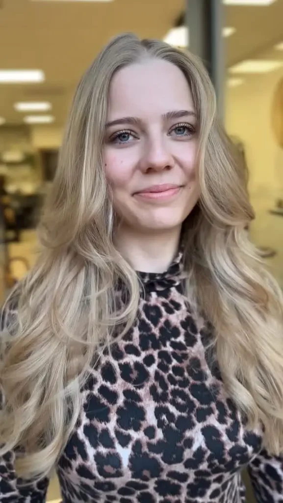 Coiffure cheveux longs blond wavy – Salon de coiffure Thionville – Espace-Coiffure Mondorf