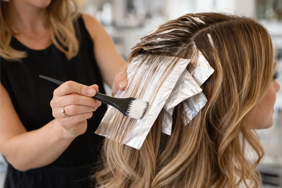 Balayage ou mèches : que choisir au printemps ?