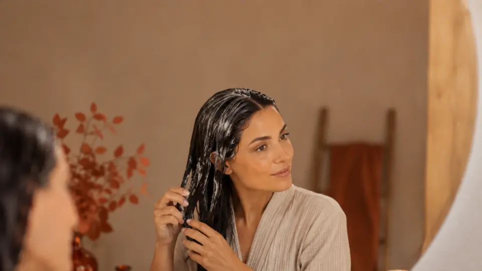 Soin cheveux automne : la routine à adopter en septembre